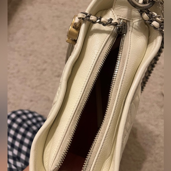 Chanel Gabrielle white small hobo crossbody - Picture 4 of 16